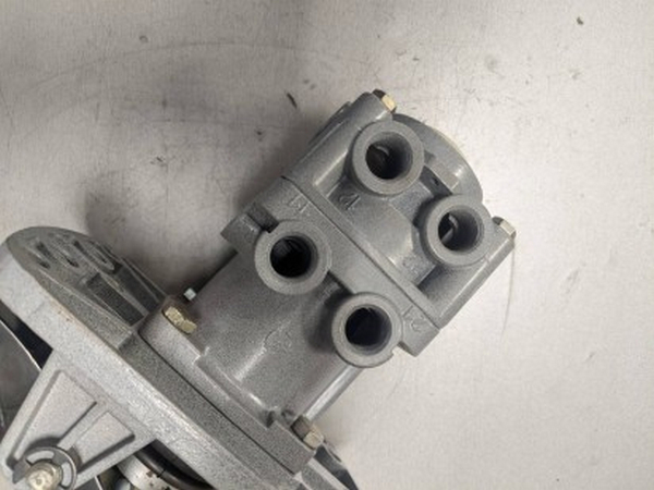 Главный тормозной кран ГТК КАМАЗ н/о с педалью / WABCO