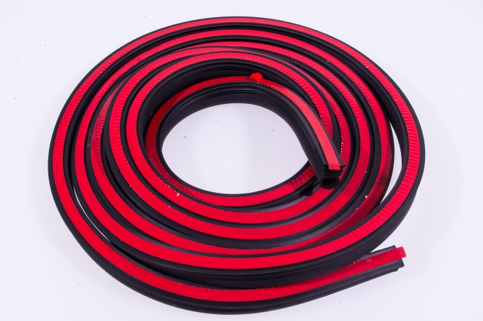 Уплотнитель двери ЕВРО (с клеевой лентой)