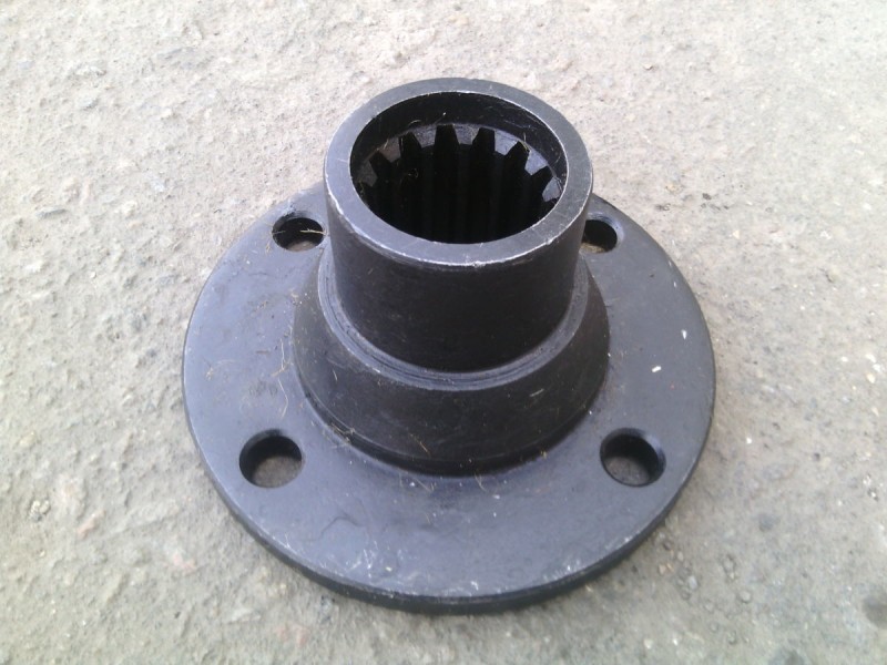 Фланец РОМ АМКОДОР 18шлиц (ТО-28А.02.04.023)