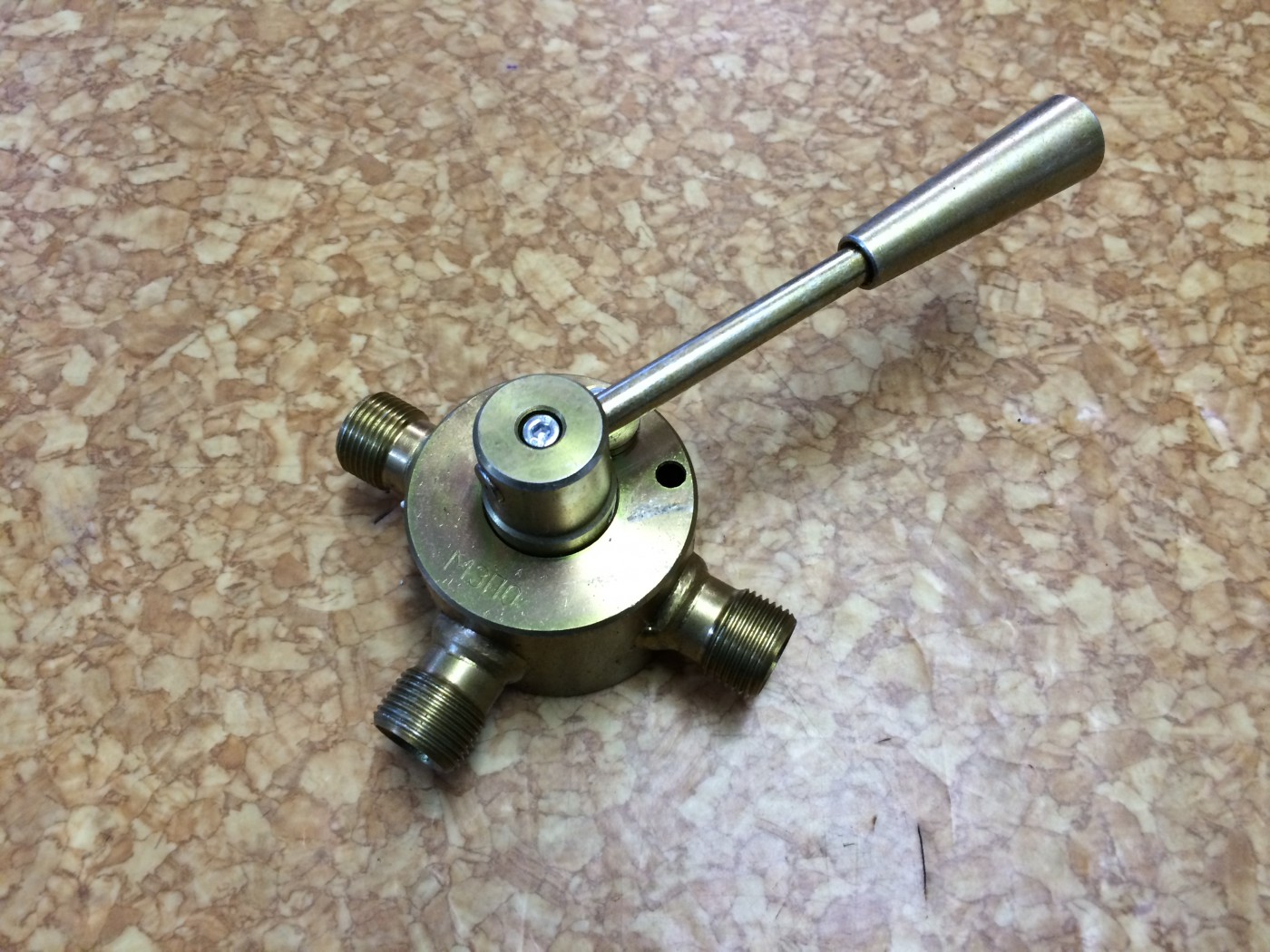 Кран гидравлический 3-х ходовой Ф27