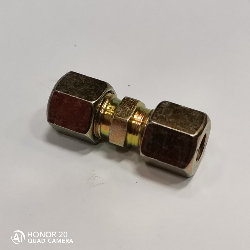 Фитинг металлический с гайками 8мм