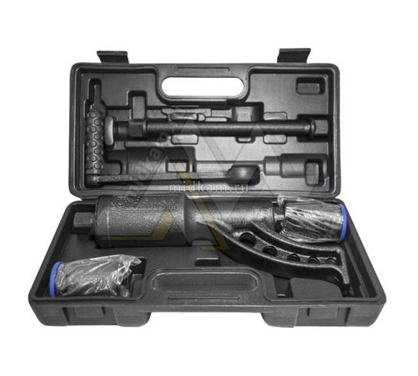 Гайковерт в кейсе (32, 33)